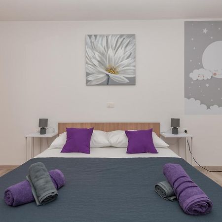 App Anna Apartment Макарска Екстериор снимка
