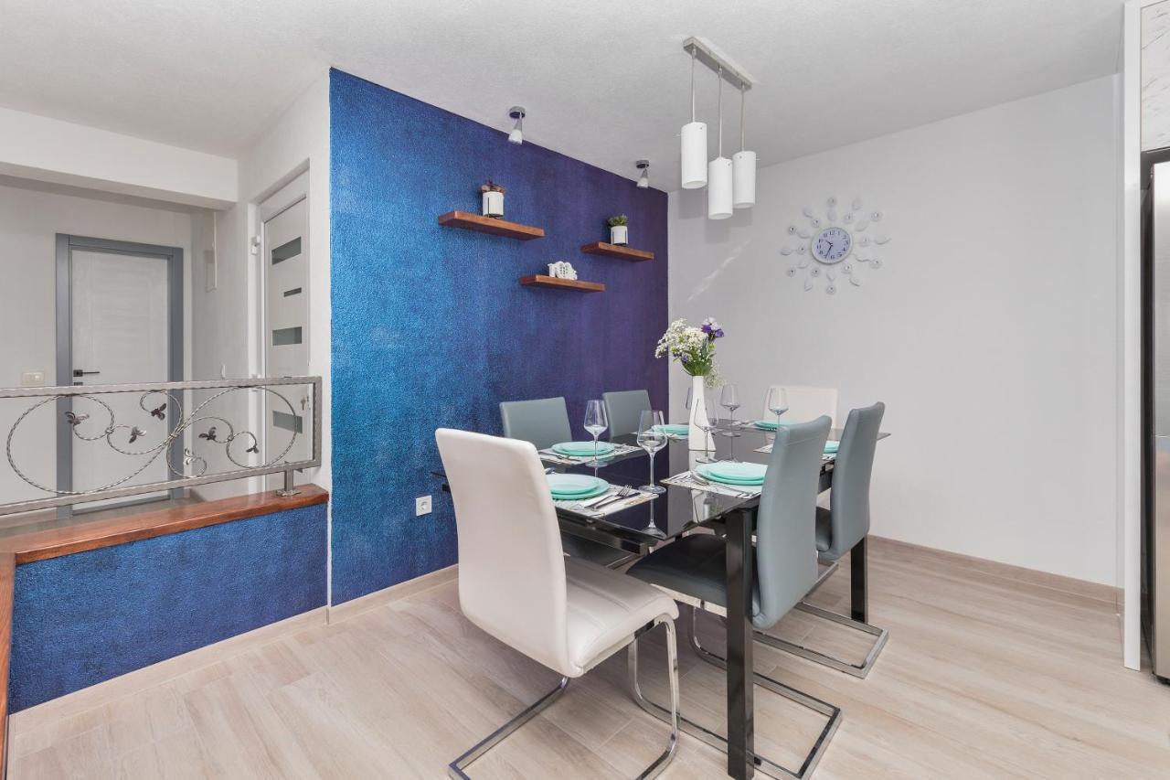 App Anna Apartment Макарска Екстериор снимка