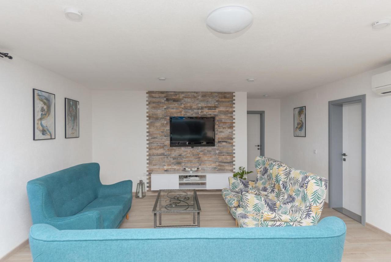 App Anna Apartment Макарска Екстериор снимка
