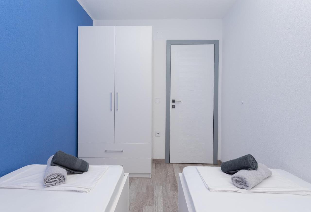 App Anna Apartment Макарска Екстериор снимка