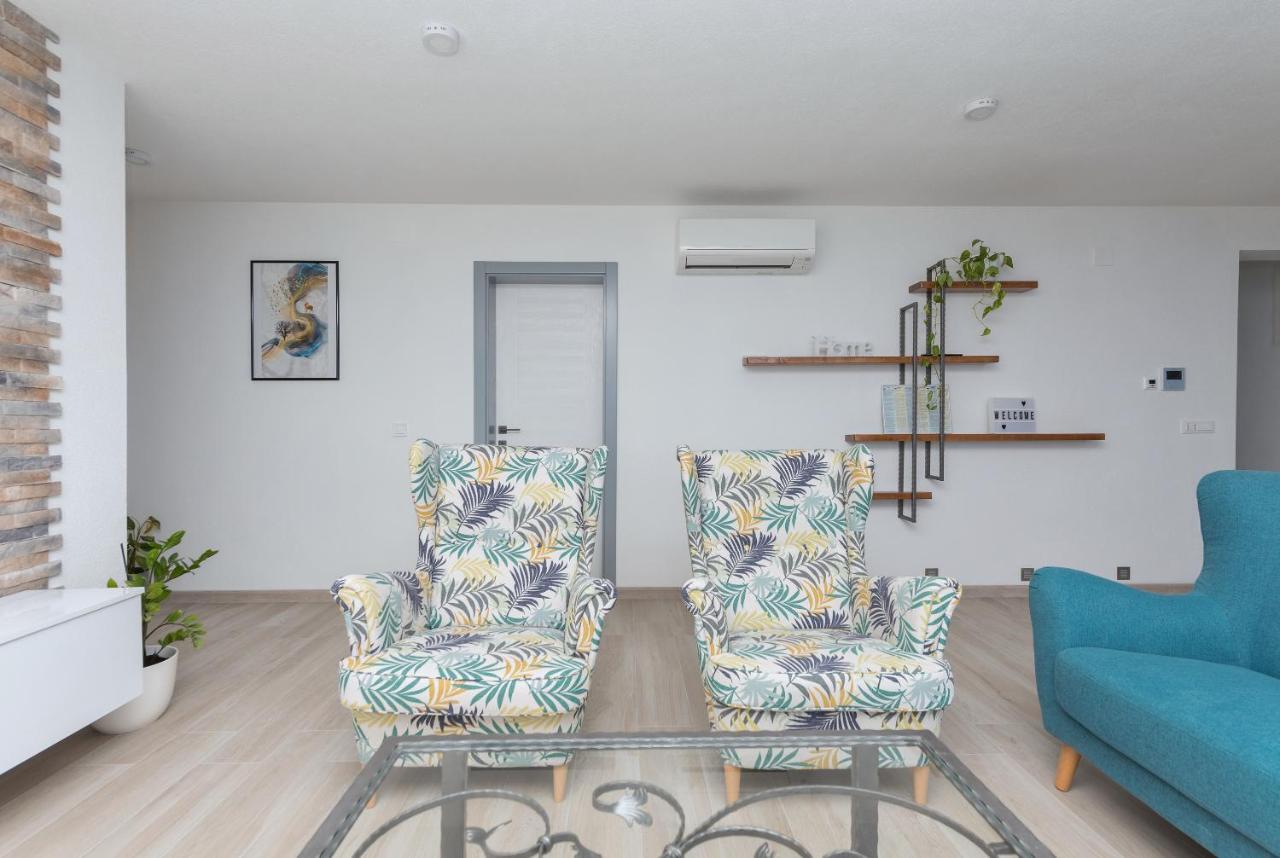 App Anna Apartment Макарска Екстериор снимка