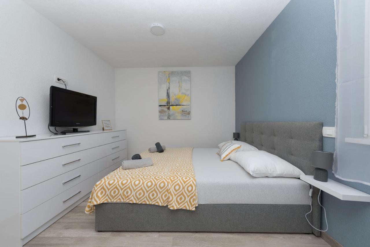 App Anna Apartment Макарска Екстериор снимка