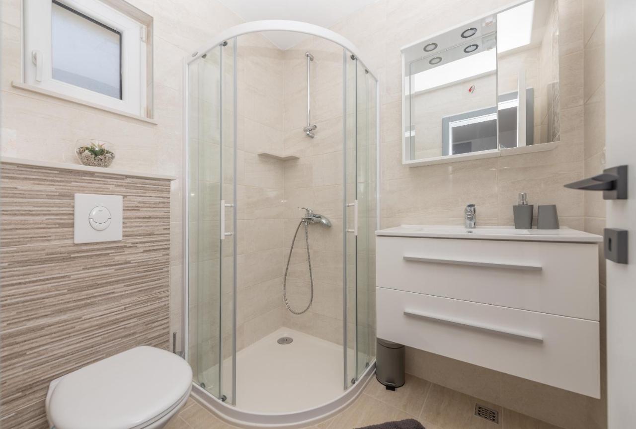 App Anna Apartment Макарска Екстериор снимка
