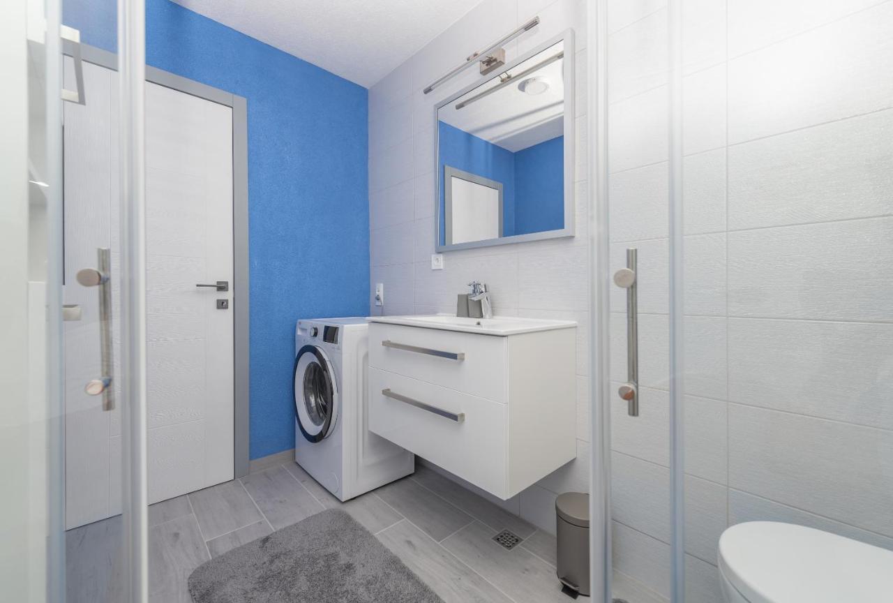 App Anna Apartment Макарска Екстериор снимка
