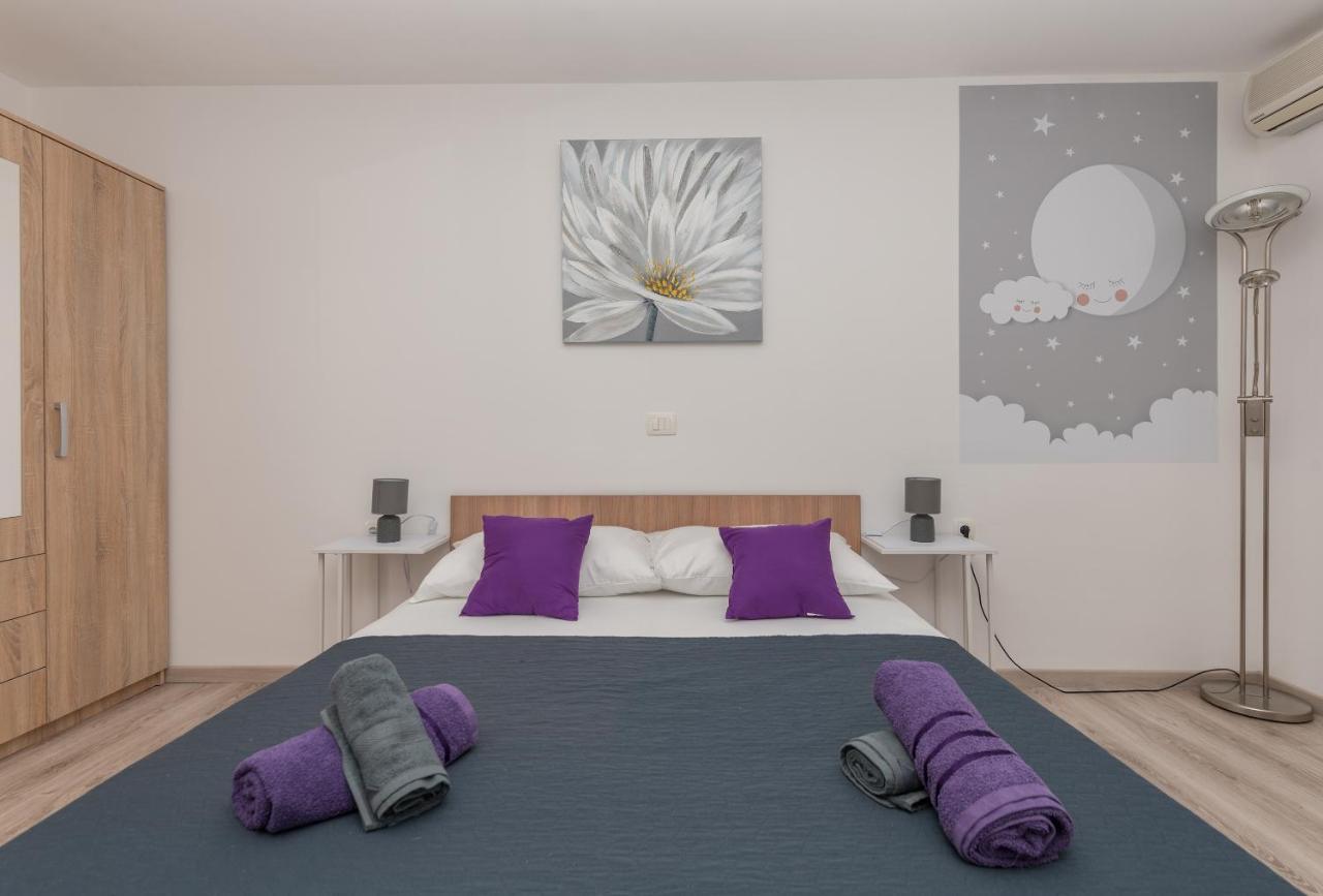 App Anna Apartment Макарска Екстериор снимка