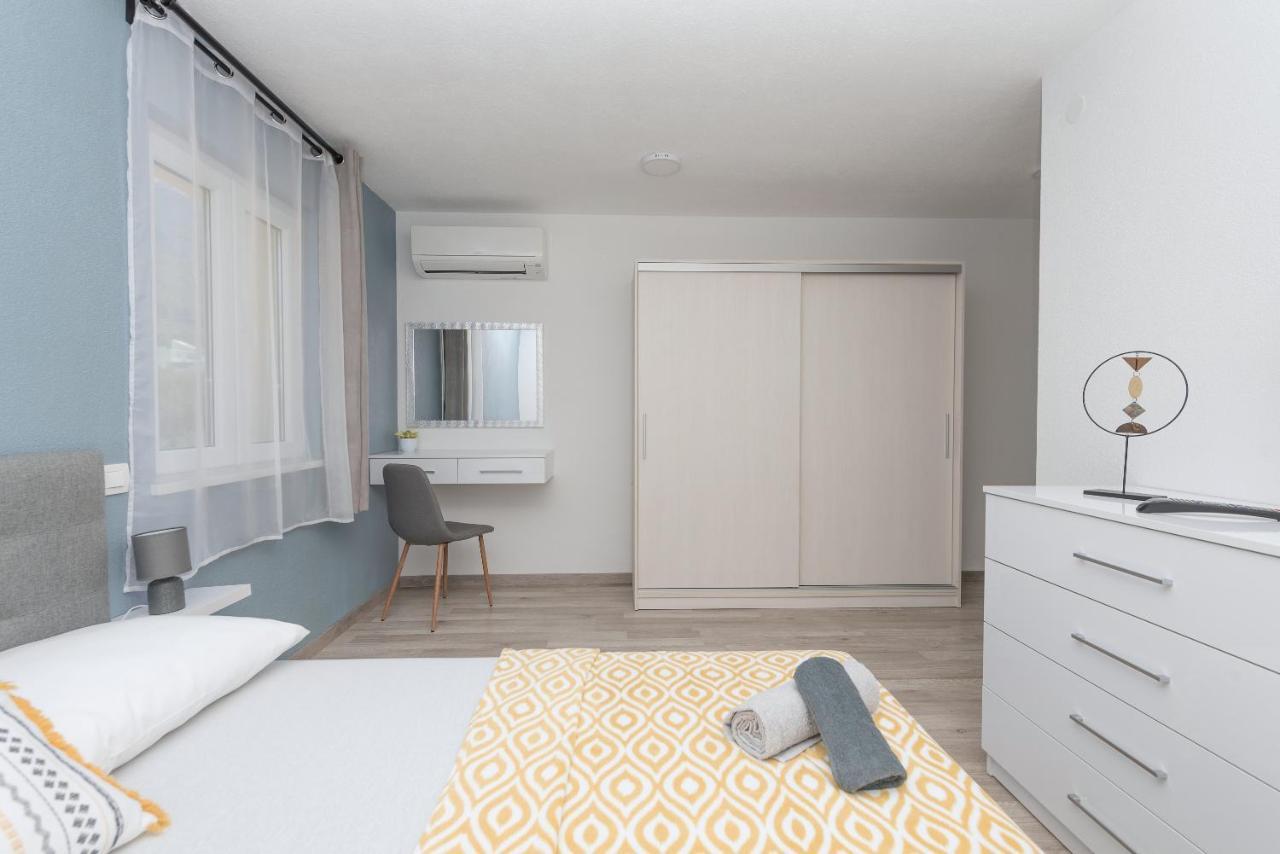 App Anna Apartment Макарска Екстериор снимка